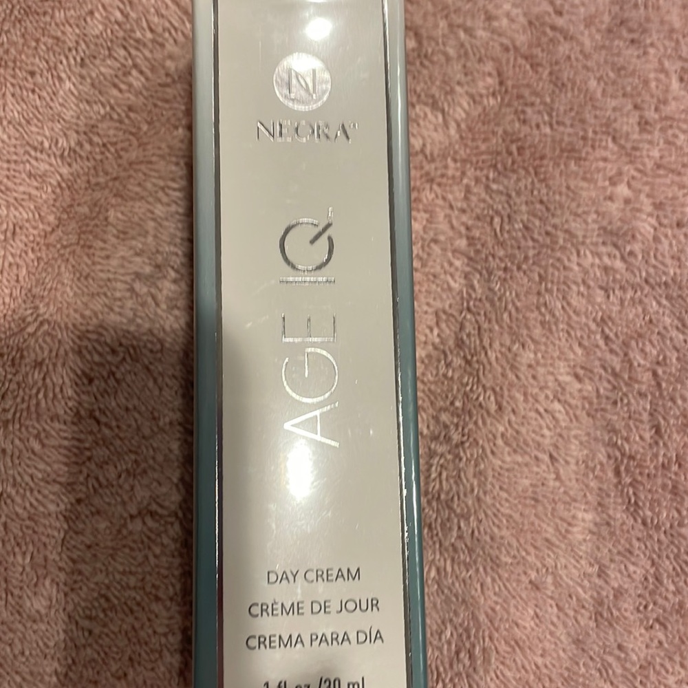 Neora Age IQ Day Cream, 1 fl. oz., New in sealed box.  Fights wrinkles & lines